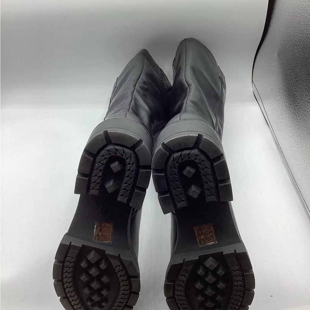 Obsel: women’s boots size 9 or Euro 40 black leather